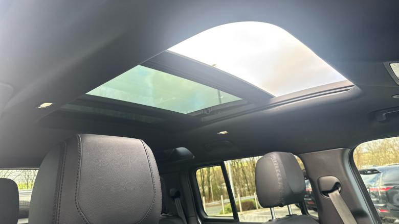 Land Rover Defender 3.0 D250 X-Dynamic SE 110 5dr Auto Diesel Estate